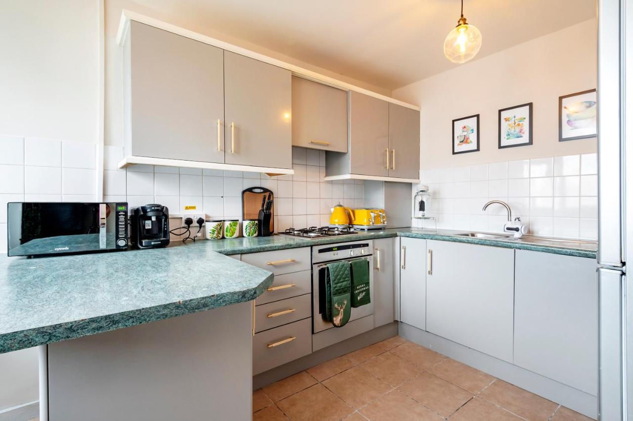 Lovely 4 Bedroom Flat In Wandsworth- London Exterior foto