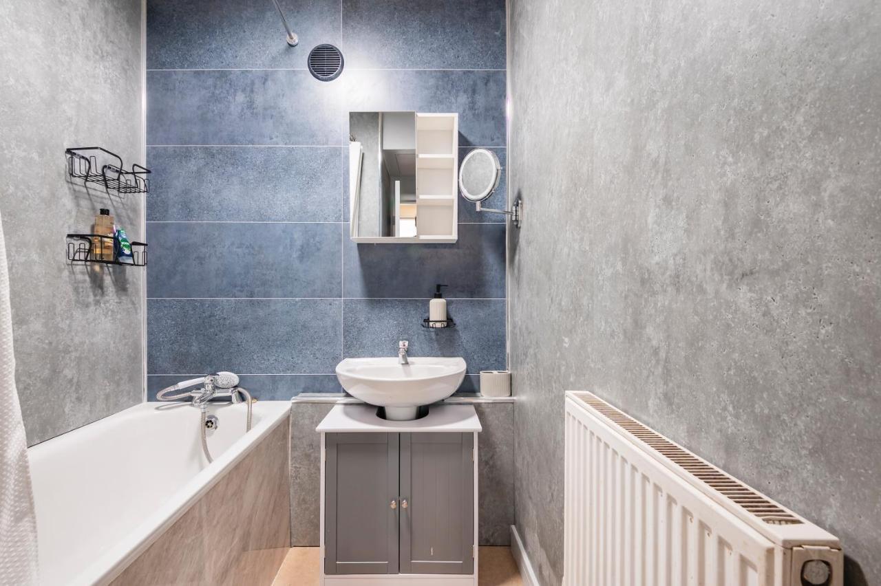 Lovely 4 Bedroom Flat In Wandsworth- London Exterior foto