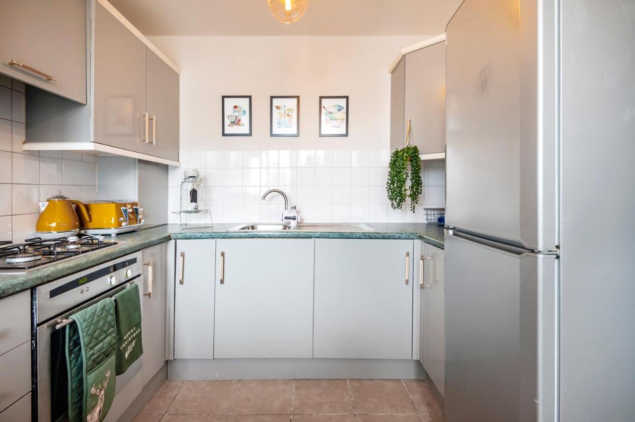 Lovely 4 Bedroom Flat In Wandsworth- London Exterior foto